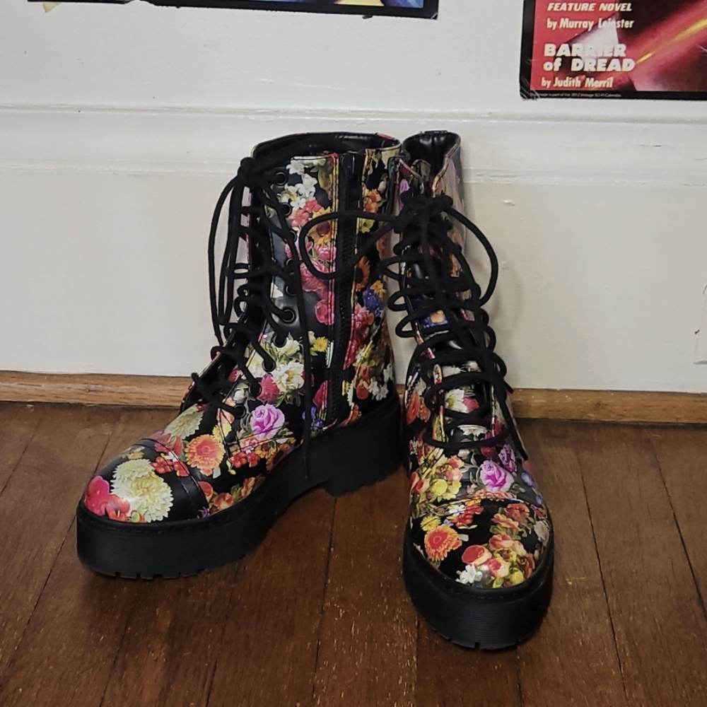 Current Mood 🌼  Power combat  boot